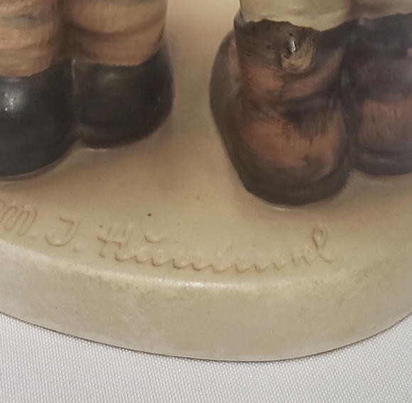 Hummel Figurine - Picture 4 of 4